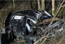 Bârsești, FOTO: Accident grav, trei tineri răniți