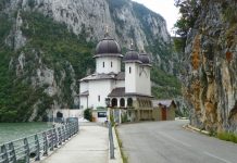PRIN POARTA DE PIATRĂ A DANUBIULUI