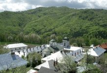 Scandal cu blesteme la mănăstirea în care femeile nu au acces!