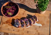 VIDEO: Rețeta săptămânii – Bucătăria lui Fabi: Mușchi de porc umplut, învelit în șuncă afumată de porc, varză roșie, sos de piper verde !