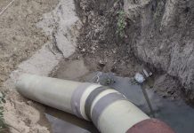 VIDEO: Terenuri din Godinești, afectate de lucrările repetate la o conductă de apă. Localnicii nu au fost despăgubiți