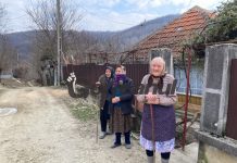 Seuca – satul rupt în două de o alunecare de teren!