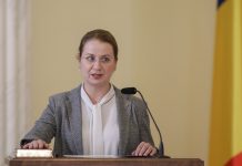 Ministrul Educației are Covid. Ligia Deca a fost în Emirate, în delegația lui Iohannis