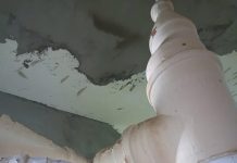 Lucrări de mântuială în băile mucegăite de la Cariera Rosiuța: Au dat o mână de lavabilă peste igrasie, totul a copt și a căzut!