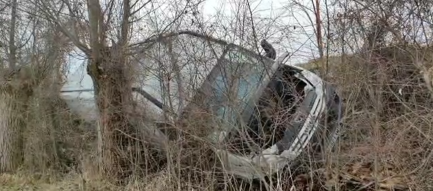 Un șofer băut a intrat cu mașina în șanț