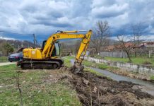 Pârâu decolmatat. Primar: Exista pericol de inundații