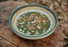 VIDEO: Rețeta săptămânii – Cooking Adventures In The Nature: Supă de pui gătită pe foc!