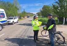 Gorj: Biciliștii din trei comune, vizați de poliție. Au primit veste reflectorizante