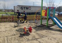 Se reabilitează locurile de joacă din Târgu-Jiu