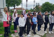 Jandarmii, în mijlocul elevilor de la Școala Gimnazială Stănești