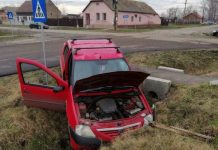 Prietenul i-a luat mașina, a intrat cu ea în șanț, apoi l-a luat la bătaie. Pedeapsa primită!