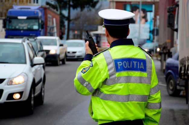Depistat la volan cu permisul suspendat