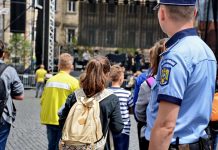 Propunere: Câte un polițist în fiecare şcoală!