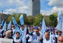 Profesori din Gorj protestează la București