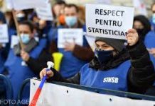 Angajații de la INS ies în stradă