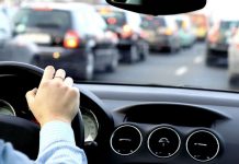 Tânăr de 18 ani, luat cu mașina la ocazie, agresat sexual