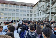 Învățătoare acuzată de agresiune! Mama fetiței lovite a depus plângere la poliție