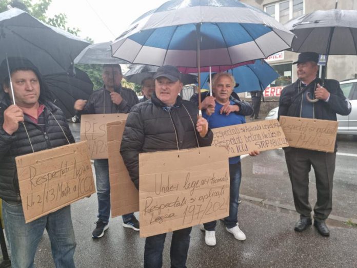 3745f332a4c34bbb60dd2ea96a15b0e2maxim