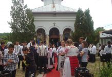 Educaţia…şi Lecţia de viaţă! – Cea de-a 17-a ediţie a Congresului Tinerilor Creştini Ortodocşi din Oltenia, desfăşurată la Poiana, comuna Turburea, Gorj (I) – ,,Aici, simţim dragostea noastră, unii pentru alţii! Având atâţia credincioşi adunaţi împreună cu noi, credem că şi Mântuitorul Hristos este împreună cu noi”!