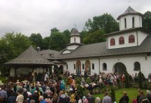 Mănăstirea «Sfânta Treime» de la Strâmba-Jiu, Oraşul Turceni (Gorj) şi-a sărbătorit hramul – ,,Astăzi, venind aici, trebuie să ne pocăim, iar Taina Sfintei Treimi este Taina tainelor”!