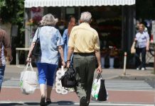 Mai mulți pensionari decât salariați