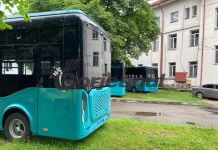 Curtea spitalului din Bumbești Jiu – parcare pentru autobuzele electrice!