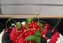 VIDEO: Rețeta săptămânii – Fabiskitchen: Tort Plavova cu fructe. Răcoros!