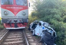 Șofer de ambulanță, mort în accident de tren! A lovit locomotiva în plin!