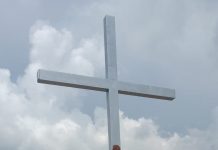 Cruce sfințită pe Vârful Păpușa