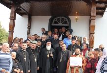 Mitropolitul Olteniei a resfinţit Biserica din Parohia Corobăile, comuna Dragoteşti, Gorj (II) – ,,În «Casa» Lui Dumnezeu, să ne aflăm cu toţi în comuniune cu cei care au zidit biserica acum o sută de ani și cu cei de astăzi”!