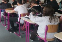 Burse de merit pentru… repetenți. Peste 100 de bursieri cu medii între 2 și 5!