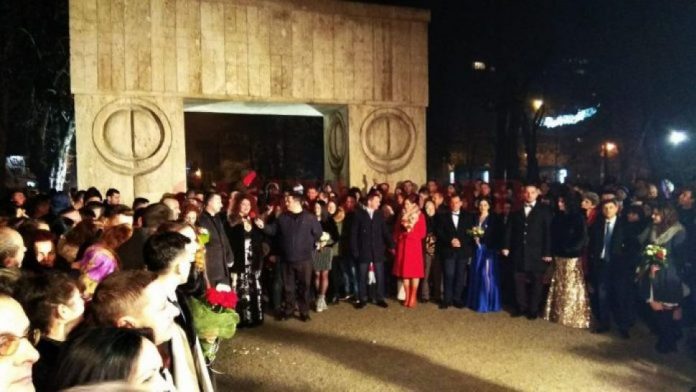 casatorii poarta sarutului