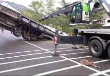 VIDEO| Utilaj adus să elibereze drumul după ce un TIR s-a răsturnat blocând total circulația