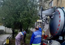 Echipele Aparegio au intervenit pentru decolmatarea căminelor de apă de pe stradă din Târgu Jiu