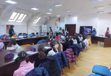 Activități pentru elevii unei școli din Târgu Jiu, la Biblioteca Județeană