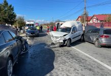 Accident la Plopșoru între un autotren și patru autoturisme. Update: Doi răniți!