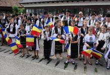 Mesaj pentru senatori din partea copiilor unui ansamblu din Gorj