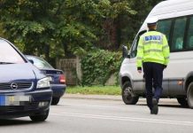 Prins la volan fără permis. Cum a încercat să-i fenteze pe polițiști
