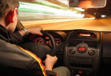 Adolescent prins la volanul unei mașini cu numere false. Condamnare!