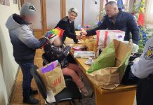 Târgu Jiu: Polițiștii locali au oferit daruri copiilor nevoiași