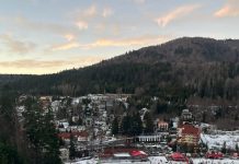 Zeci de turiști, salvați de pe munte