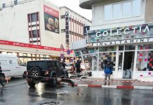 Un șofer băut a intrat cu mașina într-un magazin second hand din centrul municipiului Târgu Jiu