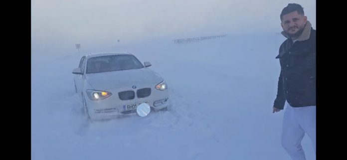 Un bucureștean s-a ales cu permisul suspendat și o amendă consistentă după ce a încercat să urce la Rânca deși drumul era închis