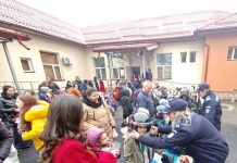 FOTO, Târgu Jiu| Sărbătoare, cu jandarmi, la Școala”Sfântul Nicolae”!