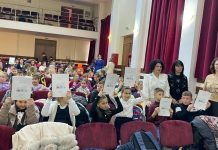 Concurs școlar și expoziție de carte la Baia de Fier