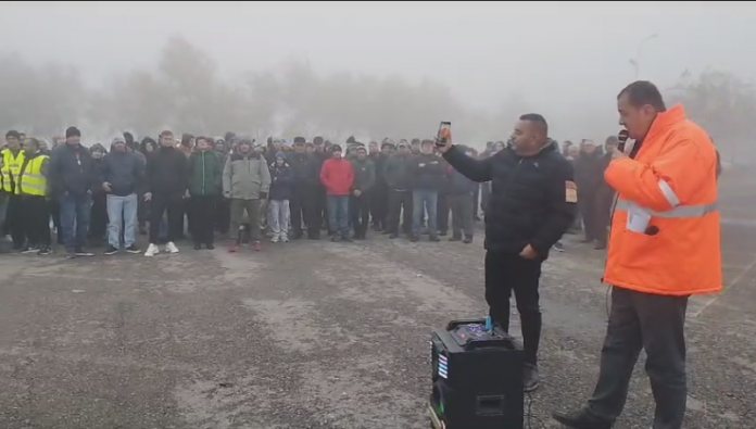 Protest la Târgu Jiu: Sute de salariați de la Minprest s-au adunat pe Insuliță