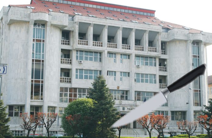 6 ani și 10 luni de închisoare pentru femeia din Motru care și-a omorât soțul cu un cuțit