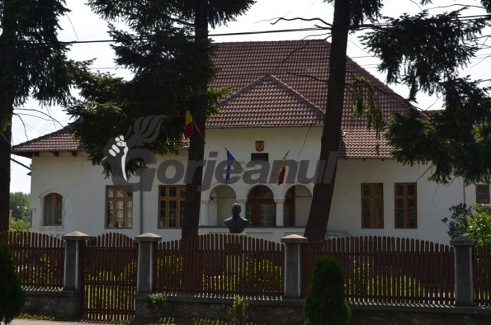 judecatoria-novaci-3