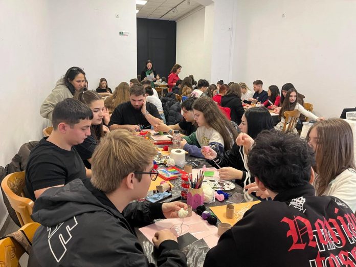 Interes pentru atelierul de mărțișoare de la Muzeul Județean