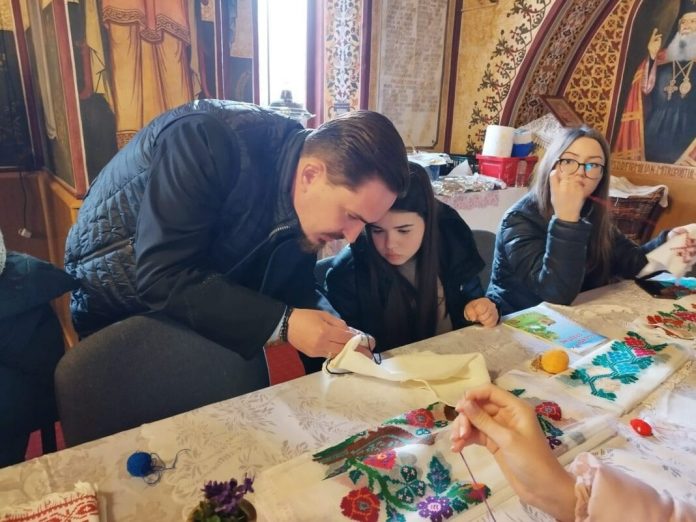 Ateliere de creație la biserica din Țicleni